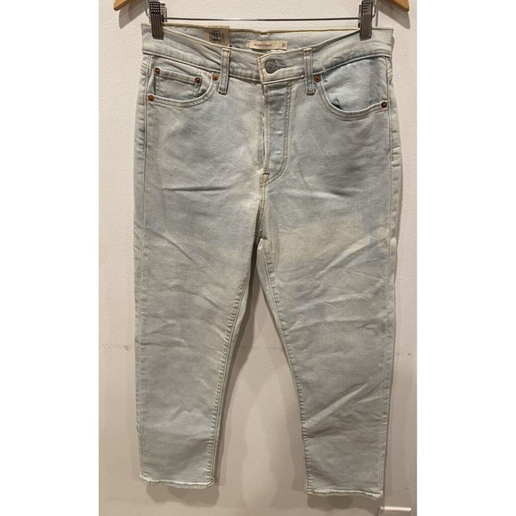 NWT Levi's Premium Wedgie Straight Fit Light Wash Size 31 x 28 - Picture 7 of 7